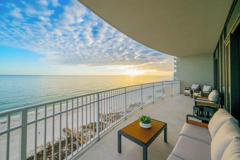 Phoenix Gulf Shores II 1105, Gulf Shores, Alabama, beach front, 4 bedroom condominium on the 11th floor