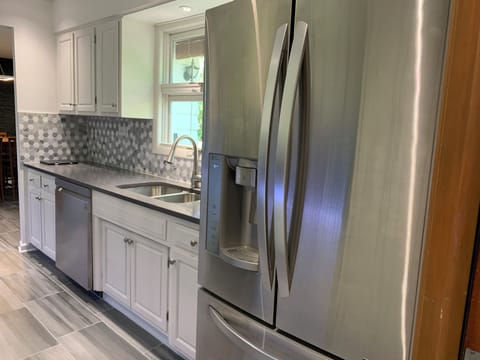 Refrigerator with Freezer, Water & Ice Dispenser