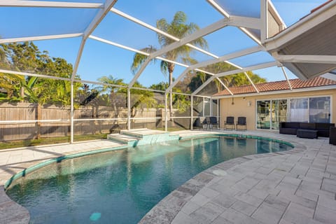 Largo Vacation Rental | 4BR | 2BA | 2,900 Sq Ft | 1 Step Required