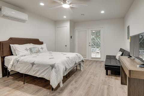 Los Angeles Vacation Rental | Studio | 1BA | 650 Sq Ft | 2 Steps Required