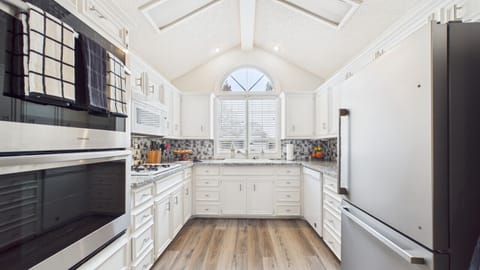 Kitchen | Stainless Steel Appliances | Granite Counters | Ample Cabinet Storage