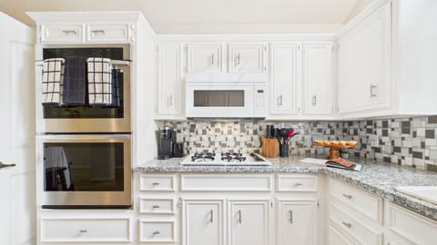 Kitchen | Stainless Steel Appliances | Granite Counters | Ample Cabinet Storage