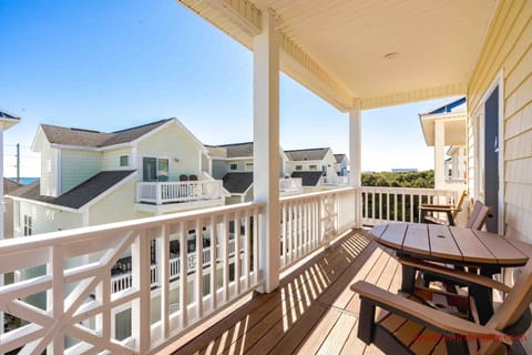 Top Floor Streetside Covered Porch II
