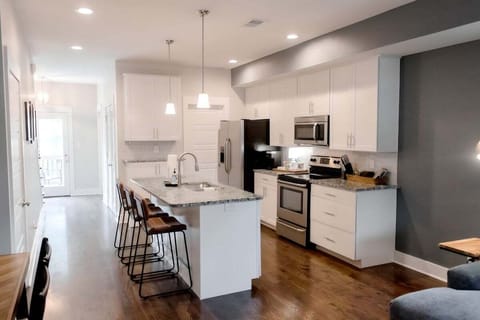 Open concept fully stocked kitchen with additional seating at the island.