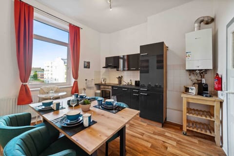 Voll ausgestattete Küche 