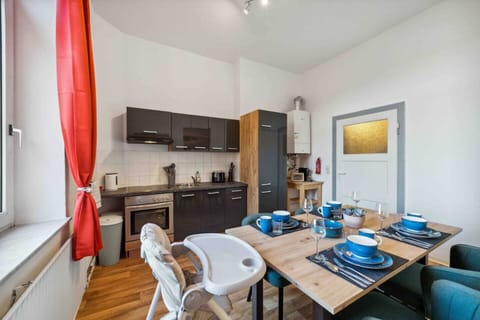 Voll ausgestattete Küche 