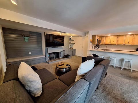 Indoors, Home Decor, Architecture, Building, Furniture