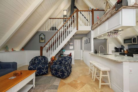 Lofted ceilings, natural light.