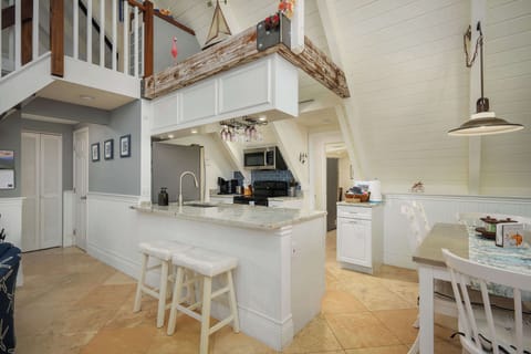 Dining area with seating for 6