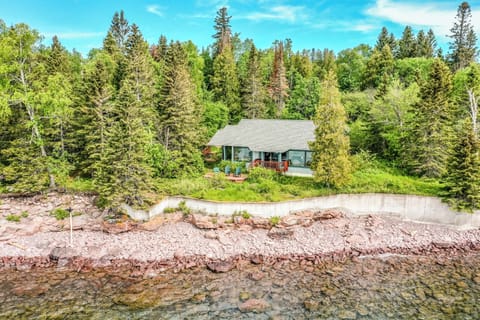 Cedar Allee is the ideal home to consider your North Shore home away from home.