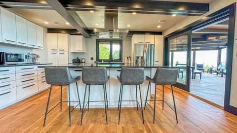 Seating for 4 at the kitchen island.