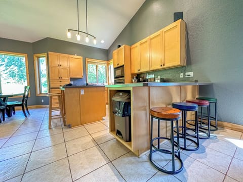 LeAnn Lodge has a beautiful, spacious kitchen with seating for 6 at the side and island counters.