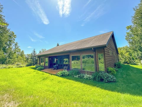 Set back in the Northwood, surrounded by nothing but trees, LeAnn Lodge is a private luxury getaway in Lutsen, Minnesota.