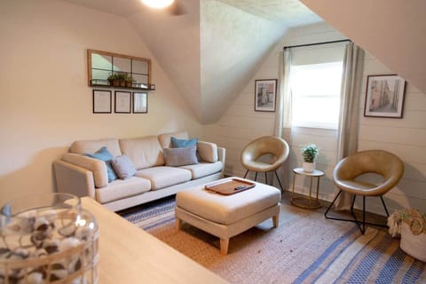 Calming Terracotta Chateau - Cozy living room space!