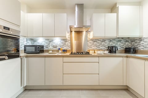 Modern kitchen with full amenities for your stay