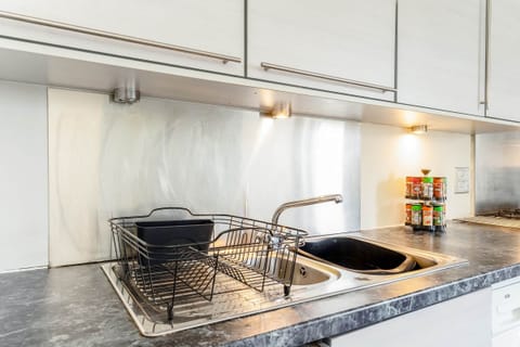 4Bed Finnieston SkyHigh Duplex (38)