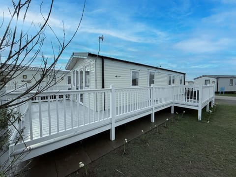 Stunning modern caravan with pond views and full decking available to book on Manor Park. Dont miss your chance to secure for  low deposit of £25