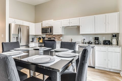 Dining Area | Main Level