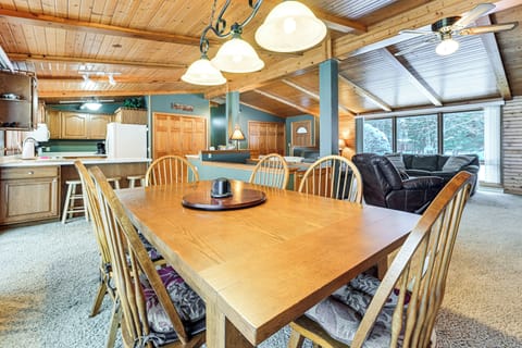 Dining Table | Dishware & Flatware | 1st Floor