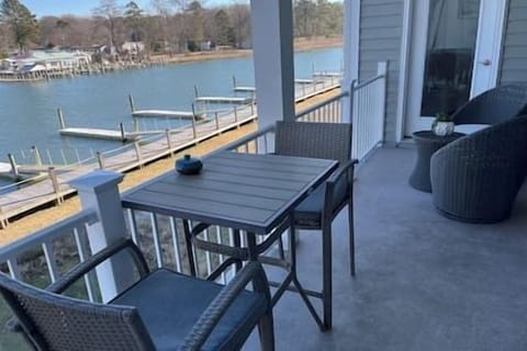 perfect for outside dining/drinking/smoking