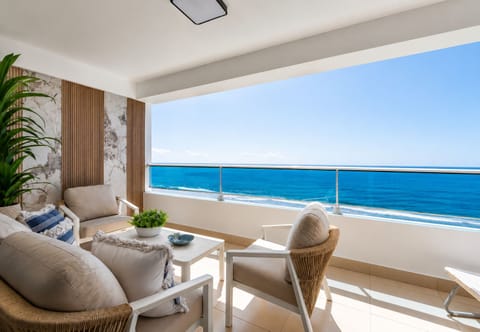 Your Morning View – Open the curtains and let the Caribbean ocean welcome you with its calm waves and endless blue horizon.