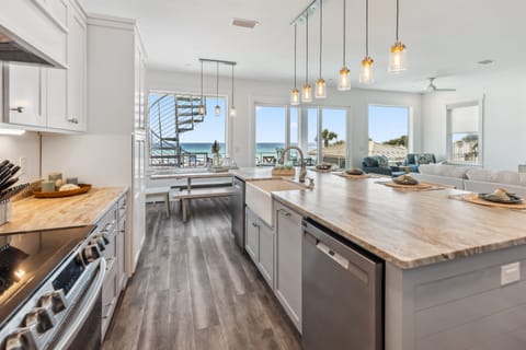 Gulf-Front Kitchen