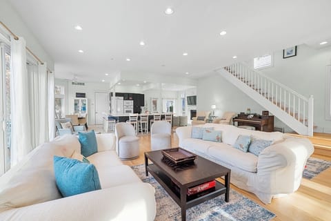 Come together with family and friends in our bright, open social spaces.