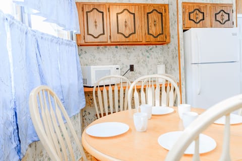 Dining table (seats 4), island behind seats 2