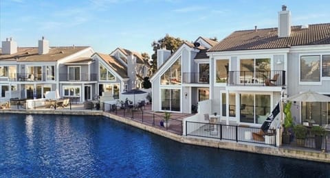 Waterfront Townhome Right on the Lagoon