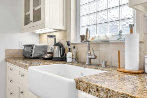 Kitchen Essentials Included: Toaster Oven, Blender & Electric Kettle