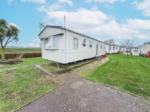 Escape to the Essex sunshine coast and discover all that St Osyth Beach has to offer. Minutes from the beach it is the perfect base for the whole family.