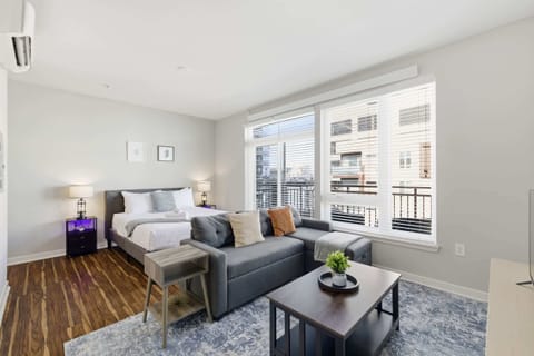 CozySuites | Modern SDO, Monument Circle, Indy