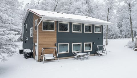 Come experience a cozy winter retreat and nearby seasonal adventures