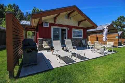 Take a moment to relax on the balcony or recline on the lawn chairs, all while enjoying the tranquil beauty of the lake