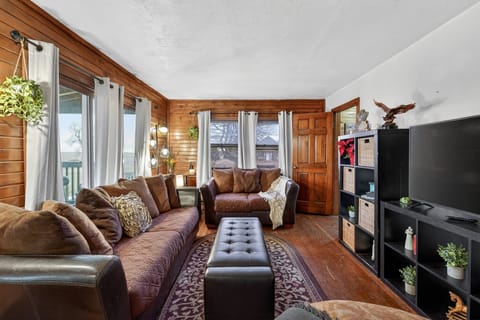 Indoors, Furniture, Living Room, Home Decor, Couch