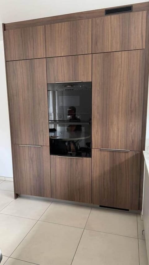 Micro-ondes 
Four 
Réfrigérateur et congélateur
Matériel de cuisine