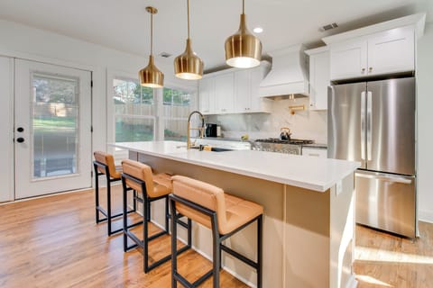 Kitchen | Trash Bags/Paper Towels | 1st Floor