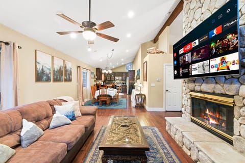 Open concept living, dining and kitchen.