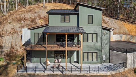 A private mountain retreat tucked away near the Smokey Mountains.