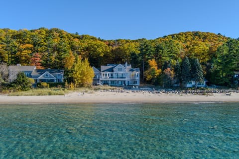 Stunning private setting with beautiful sand beach gorgeous sunsets