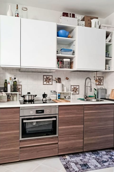 Water, Body Of Water, Coast, Coastal And Oceanic Landforms, Sea, Residential Area, Landscape, Ocean, Headland