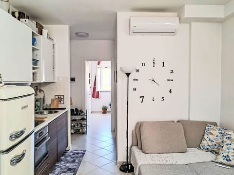 Water, Body Of Water, Coast, Coastal And Oceanic Landforms, Sea, Residential Area, Landscape, Ocean, Headland