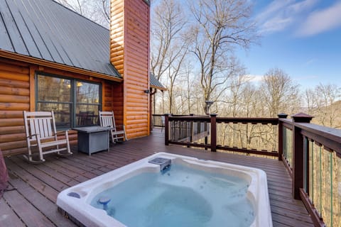 Jasper Vacation Rental | 3BR | 3BA | Stairs Required | 1,812 Sq Ft