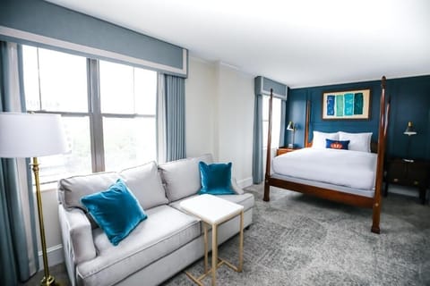 Unit with 1 Queen size bed