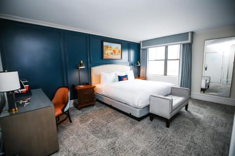 Unit with 1 King size bed
