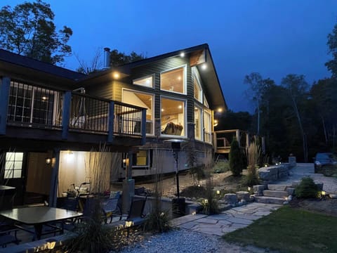 Sunset Villa is a newly built bungalow that is beautifully landscaped and maintained cottage in the beautiful Silver Birch Estates. Hot tub for 6, An Exercise room and 3 decks to choose from; shade, partial sun or full sunset. Great for families.