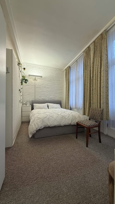 Main Bedroom - King Bed