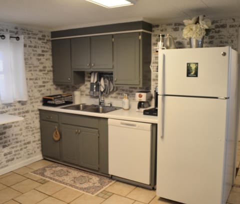 Kitchen - dishwasher