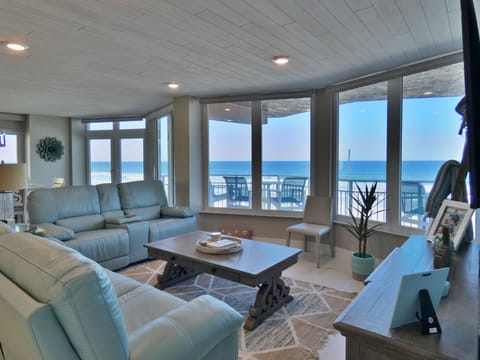 Family room w/ views views views