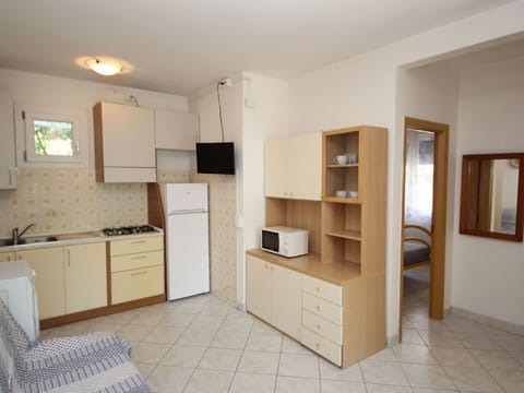 Water, Body Of Water, Coast, Coastal And Oceanic Landforms, Sea, Residential Area, Landscape, Ocean, Headland